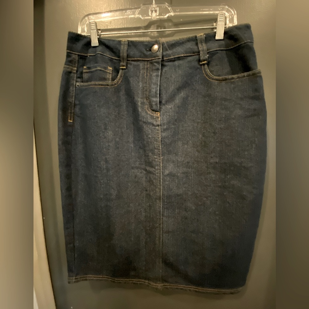 CHADWICK’s Denim Skirt, New, Sz 10. 5 pockets, Zip button closure.Kick pleat.